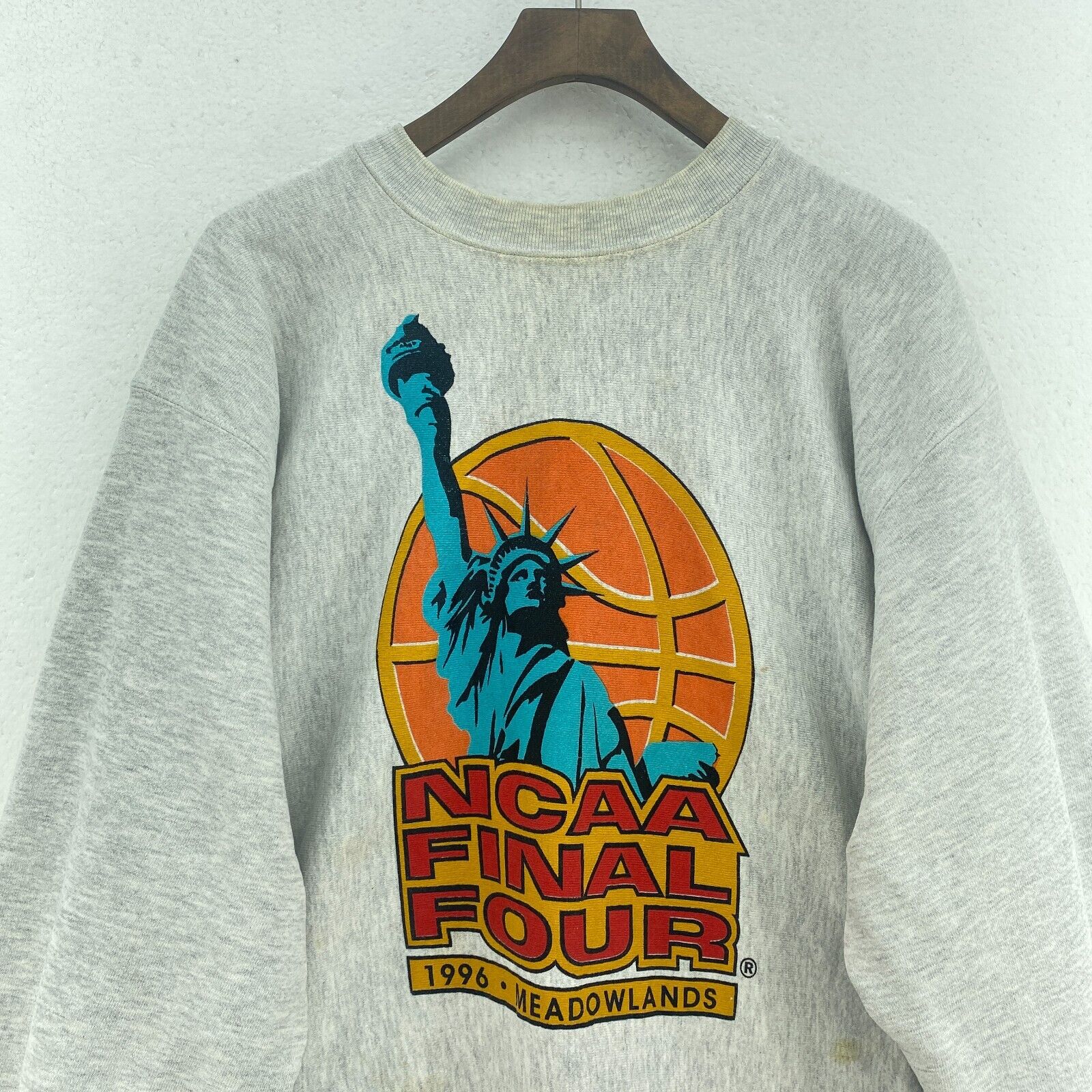 NCAA New York Statue Of Liberty Final Tour Basketball Gray Sweatshirt Size XL