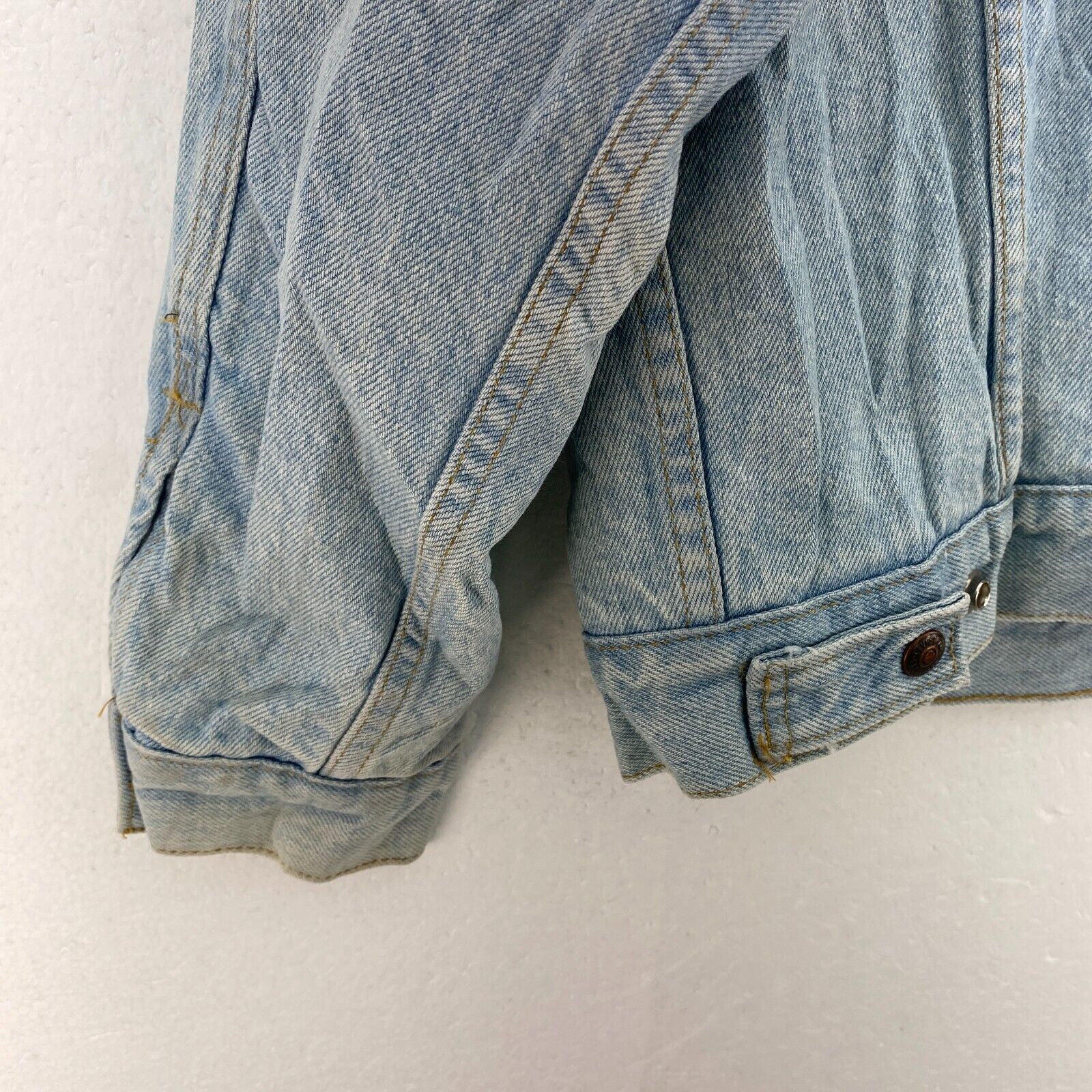 Vintage Levi Strauss Sherpa Lined Denim Jacket Size M Light Wash Blue Trucker