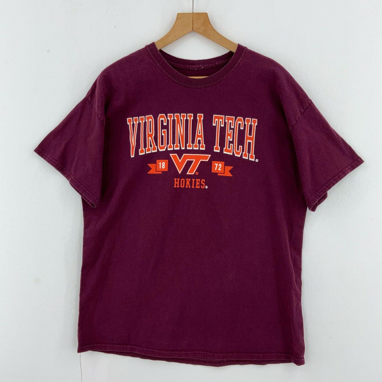 Virgina Tech Hokies Logo Burgundy T-shirt Size L University Athletic Teams NCAA