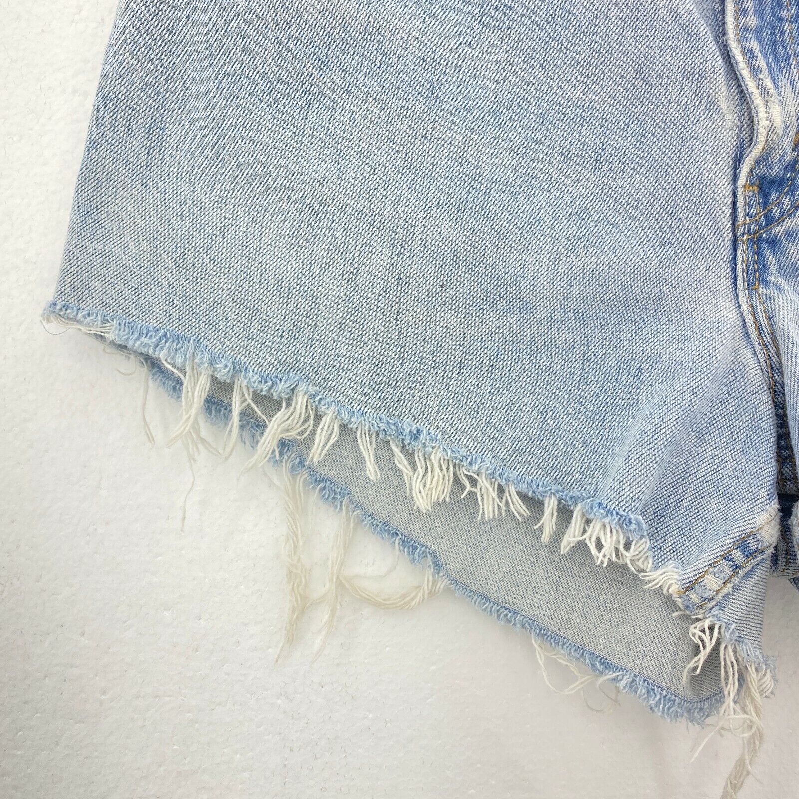Levi's 550 Light Wash Blue Denim Shorts Size 12