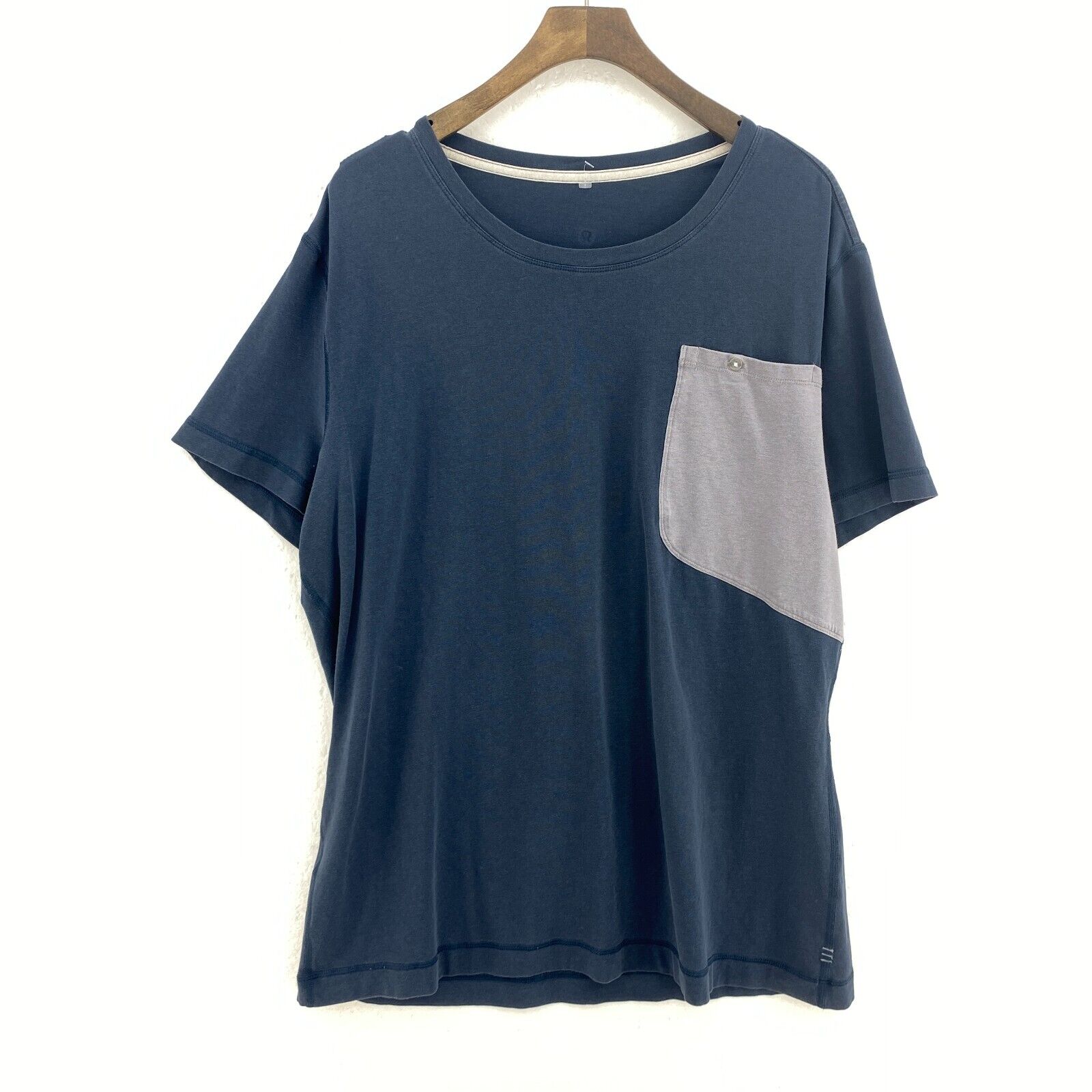 Lululemon Navy Blue Single Pocket Crew Neck T-shirt Size M Tee