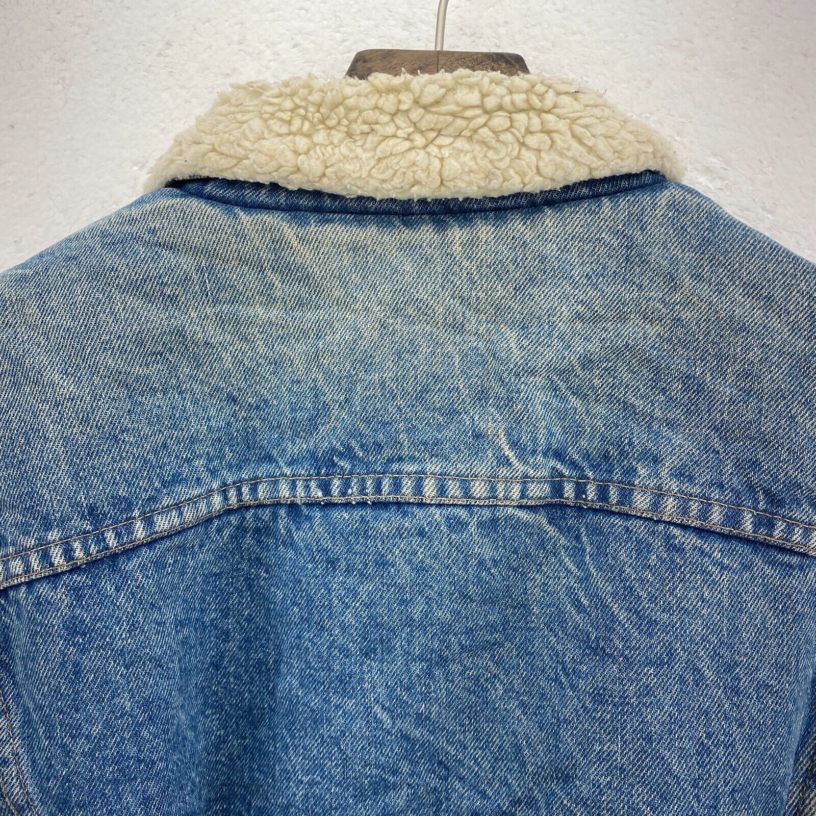 Levi's Sherpa Denim Blue Medium Wash Size 46 Snap Up