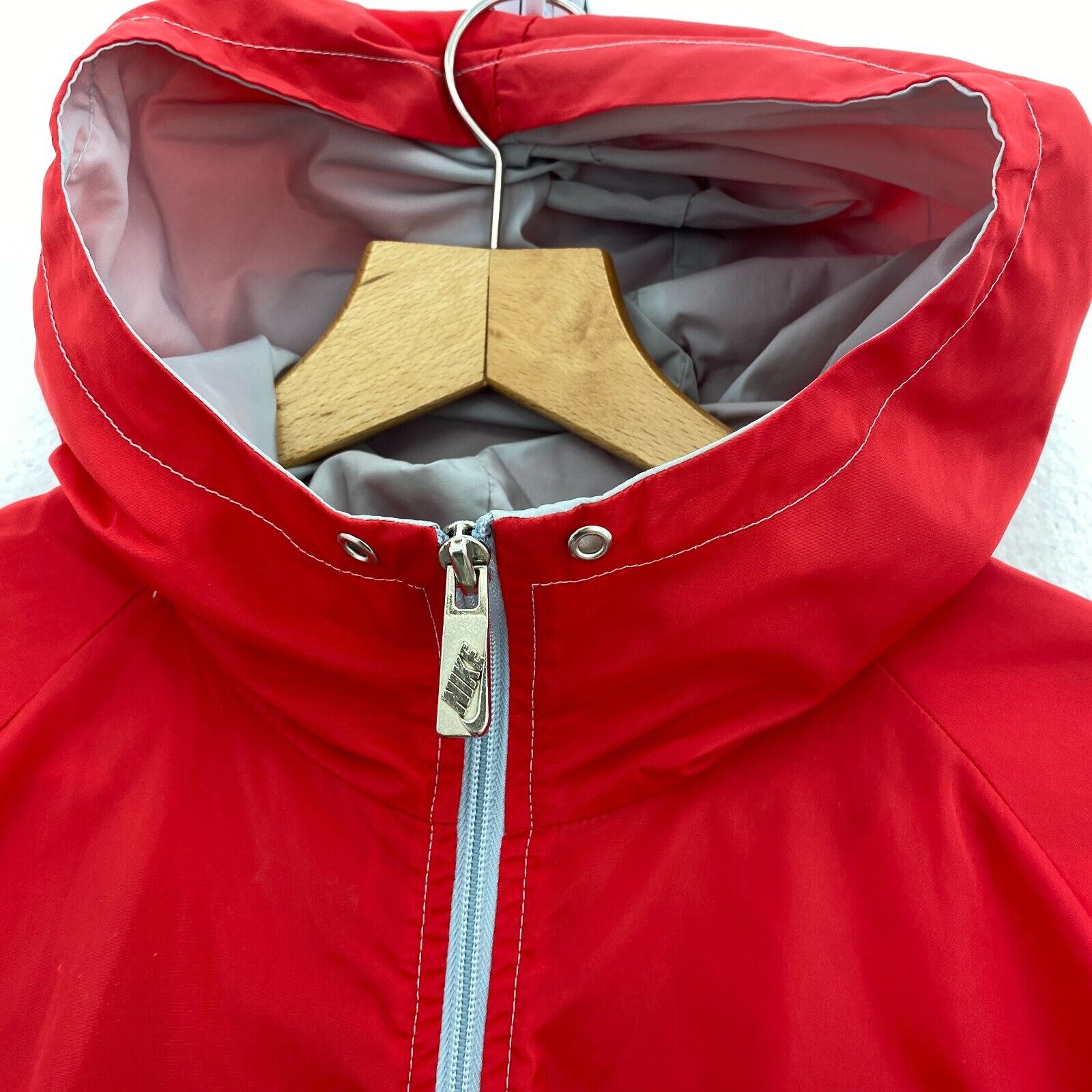Nike Red Light Windbreaker Jacket Size L Grafevine