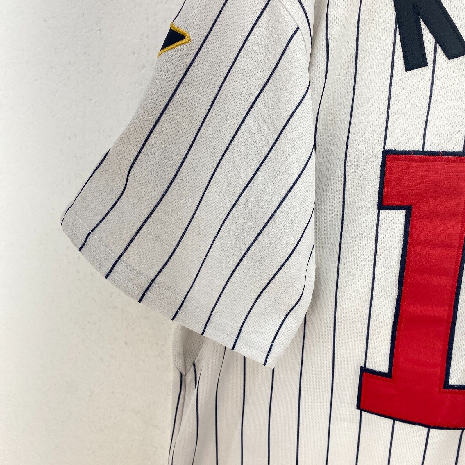 Pinstripe V Neck Button Up Minnesota Twins Jason Kubel 16 White Jersey Size L