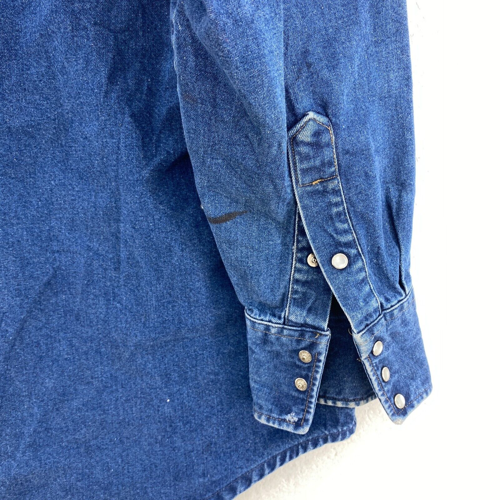 Vintage Carhartt Double Pocket Medium Wash Blue Denim Shirt Size M