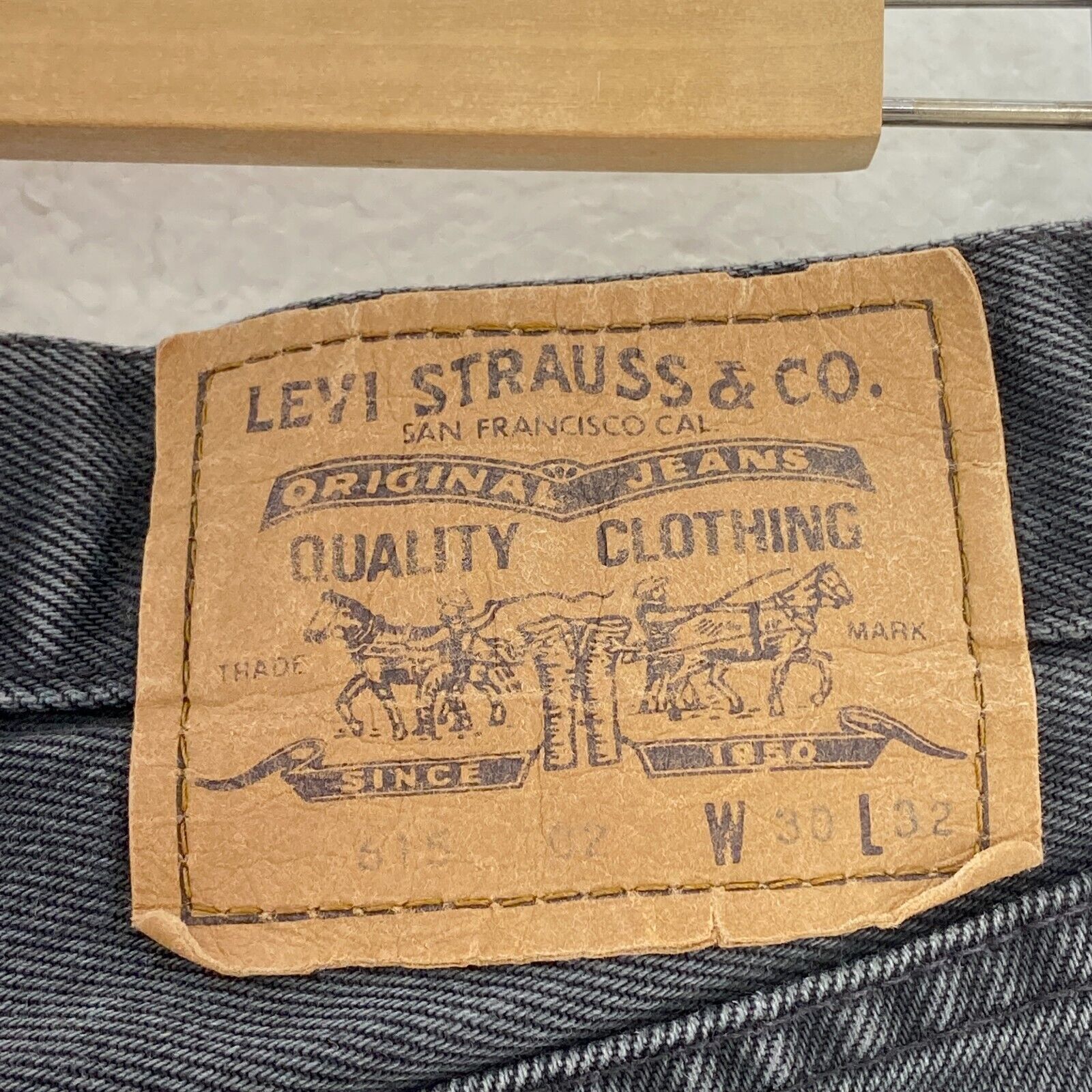 Levi's Orange Tab Medium Wash Black Denim Tapered Jeans Size 30 Women's