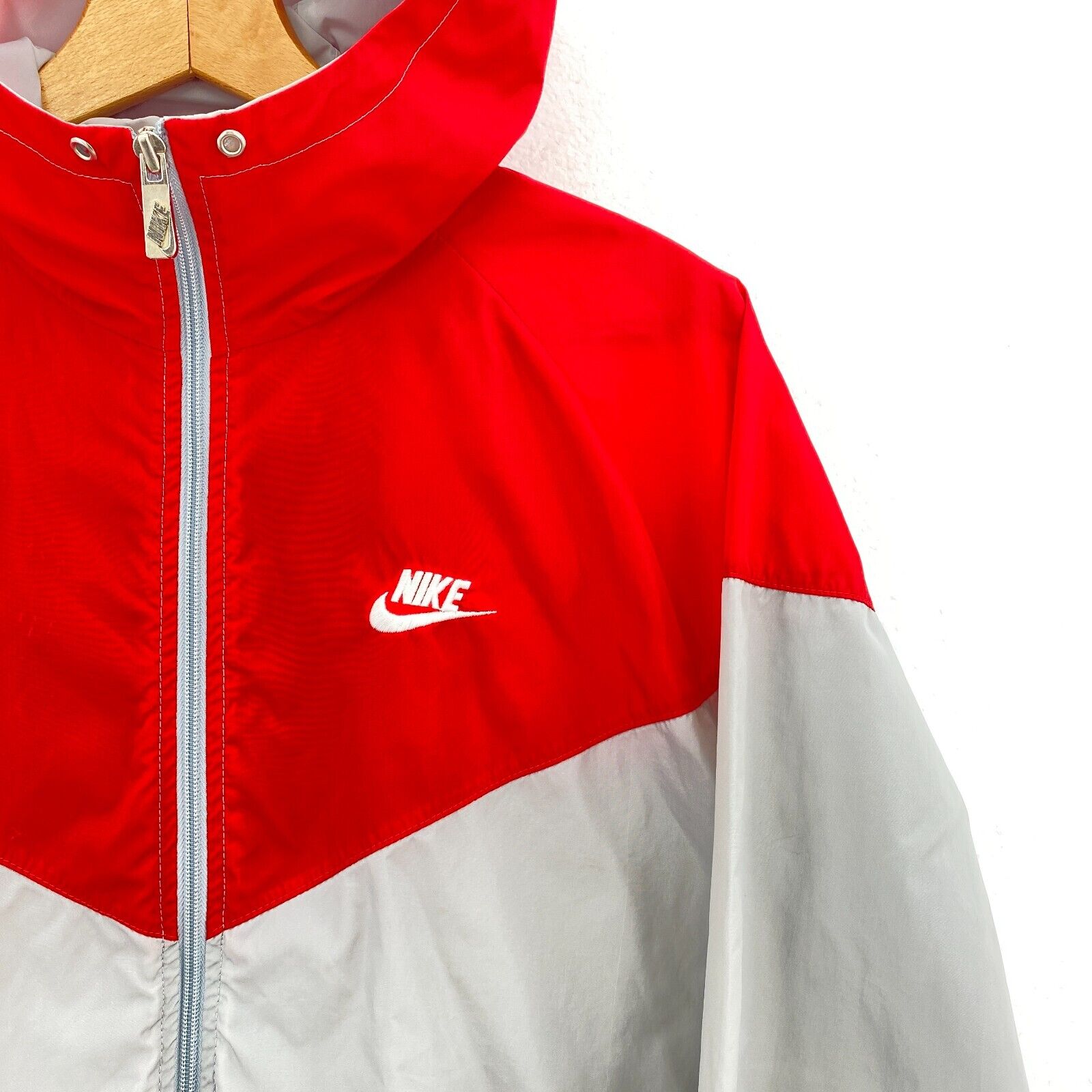Nike Red Light Windbreaker Jacket Size L Grafevine