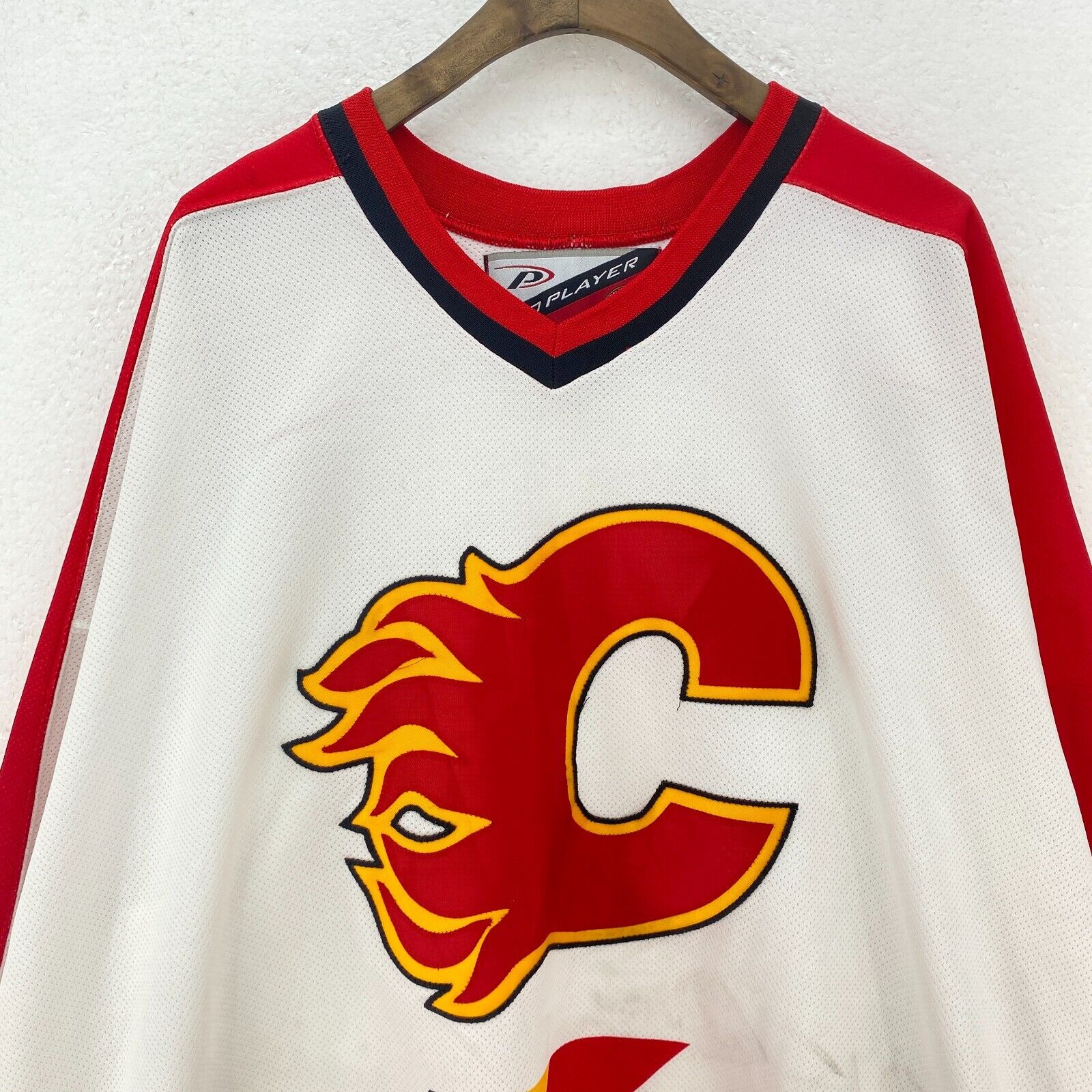 Vintage Pro Player NHL Calgary Flames White V-Neck Jersey Size XXL