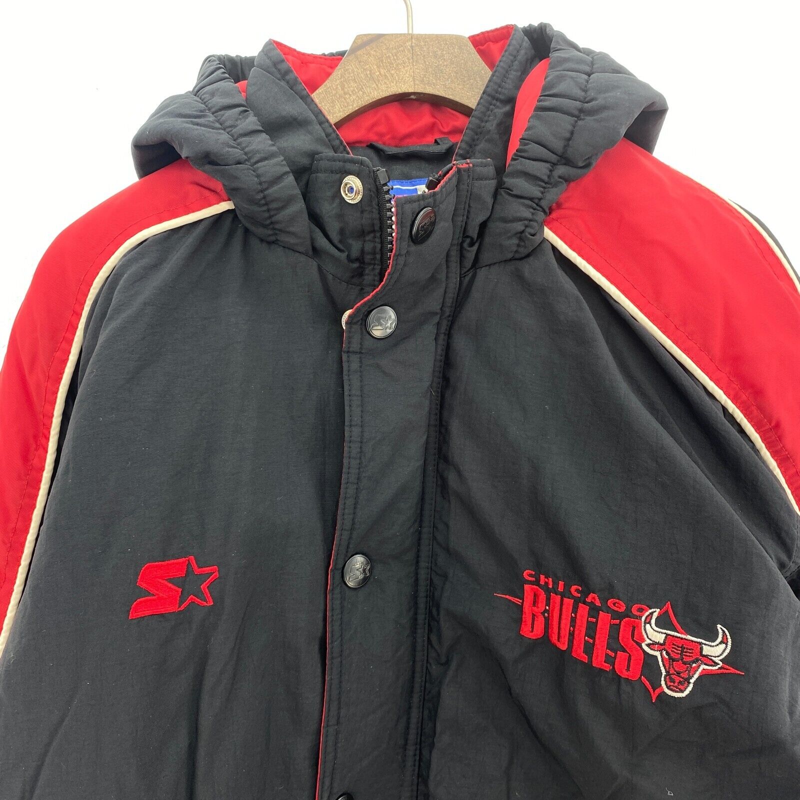 Starter Chicago Bulls Logo Embroidered Insulated Hooded Jacket Size L Black NBA