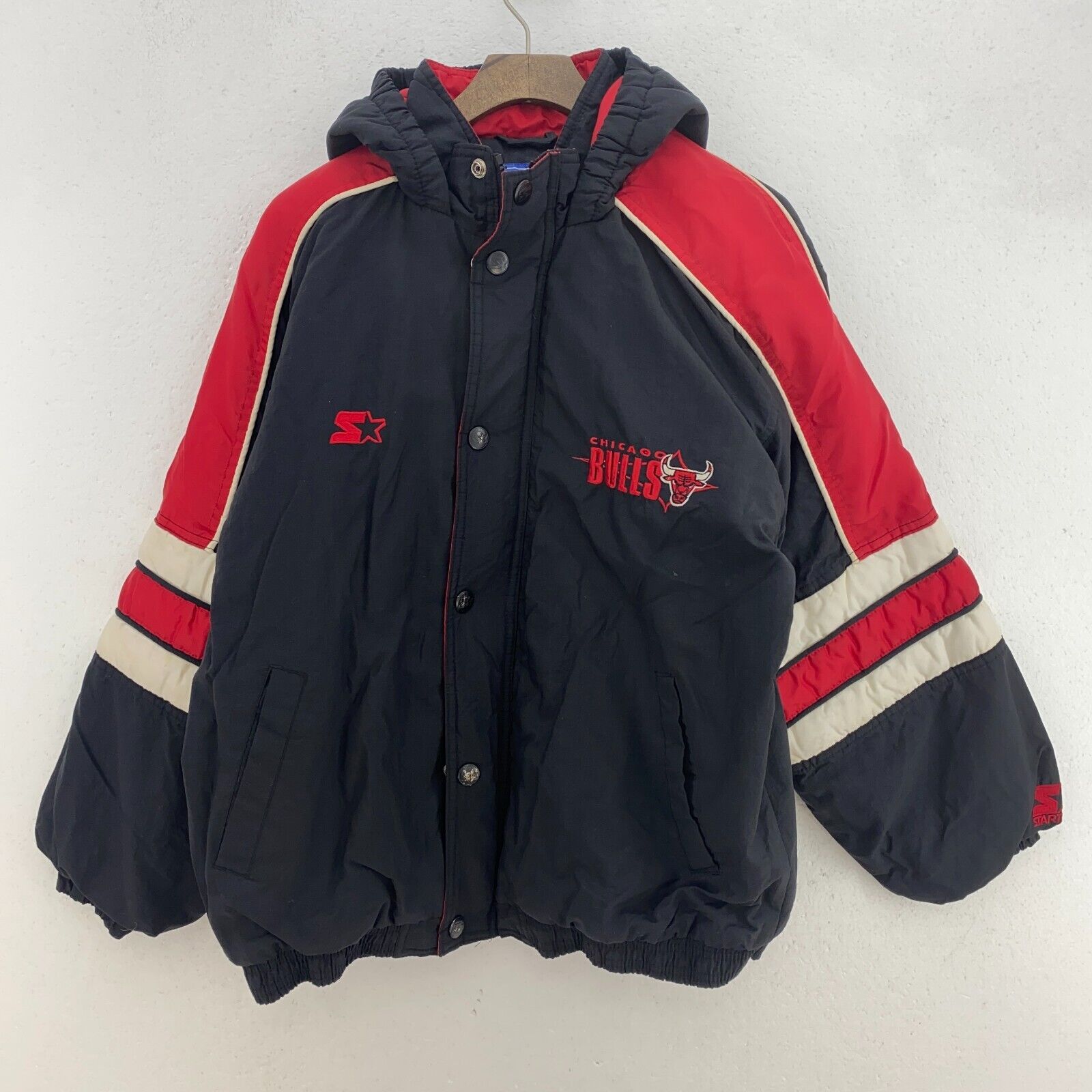 Starter Chicago Bulls Logo Embroidered Insulated Hooded Jacket Size L Black NBA